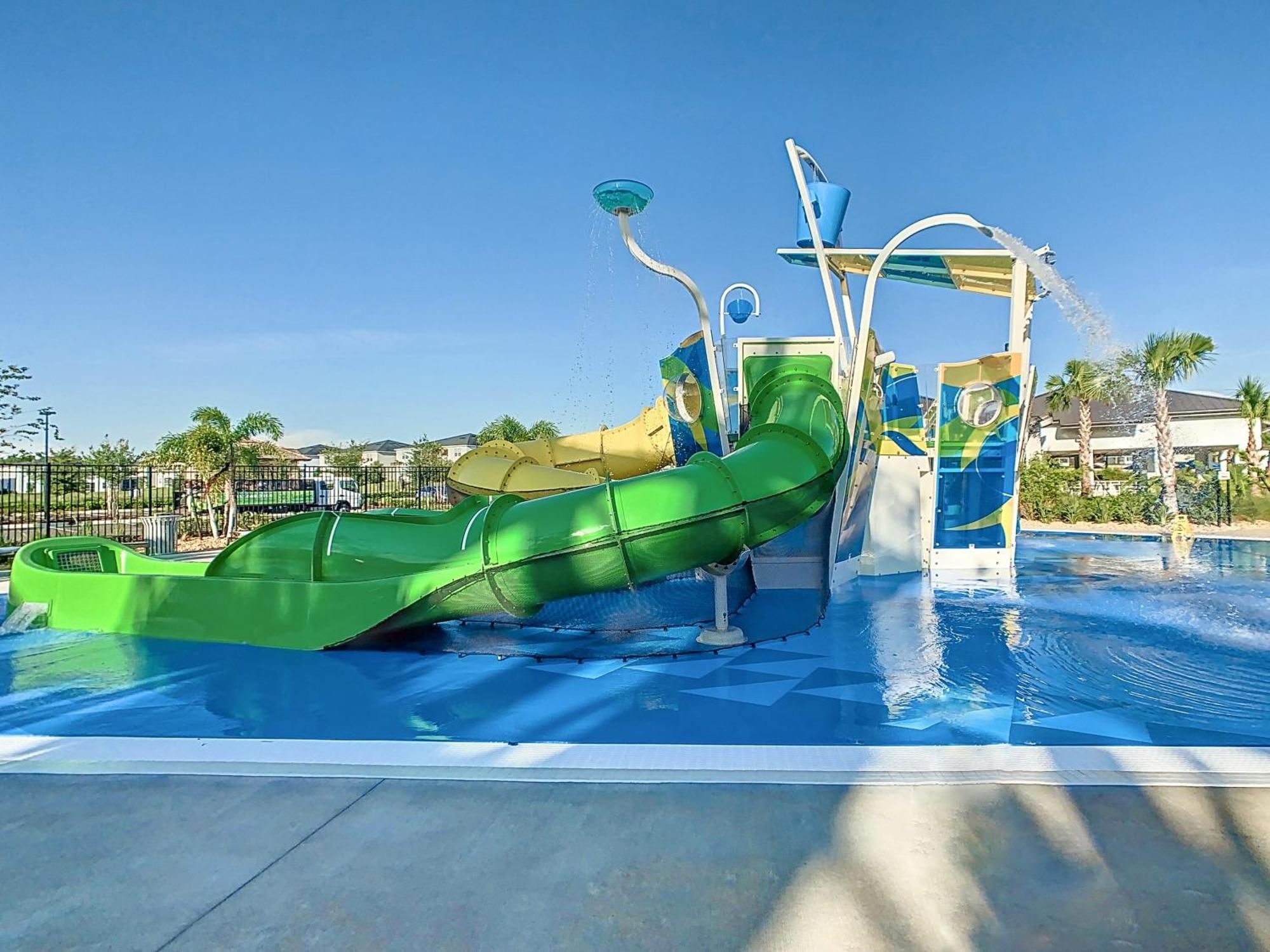 Luxury Thematic 4br With Waterpark & Private Pool Holiday home *