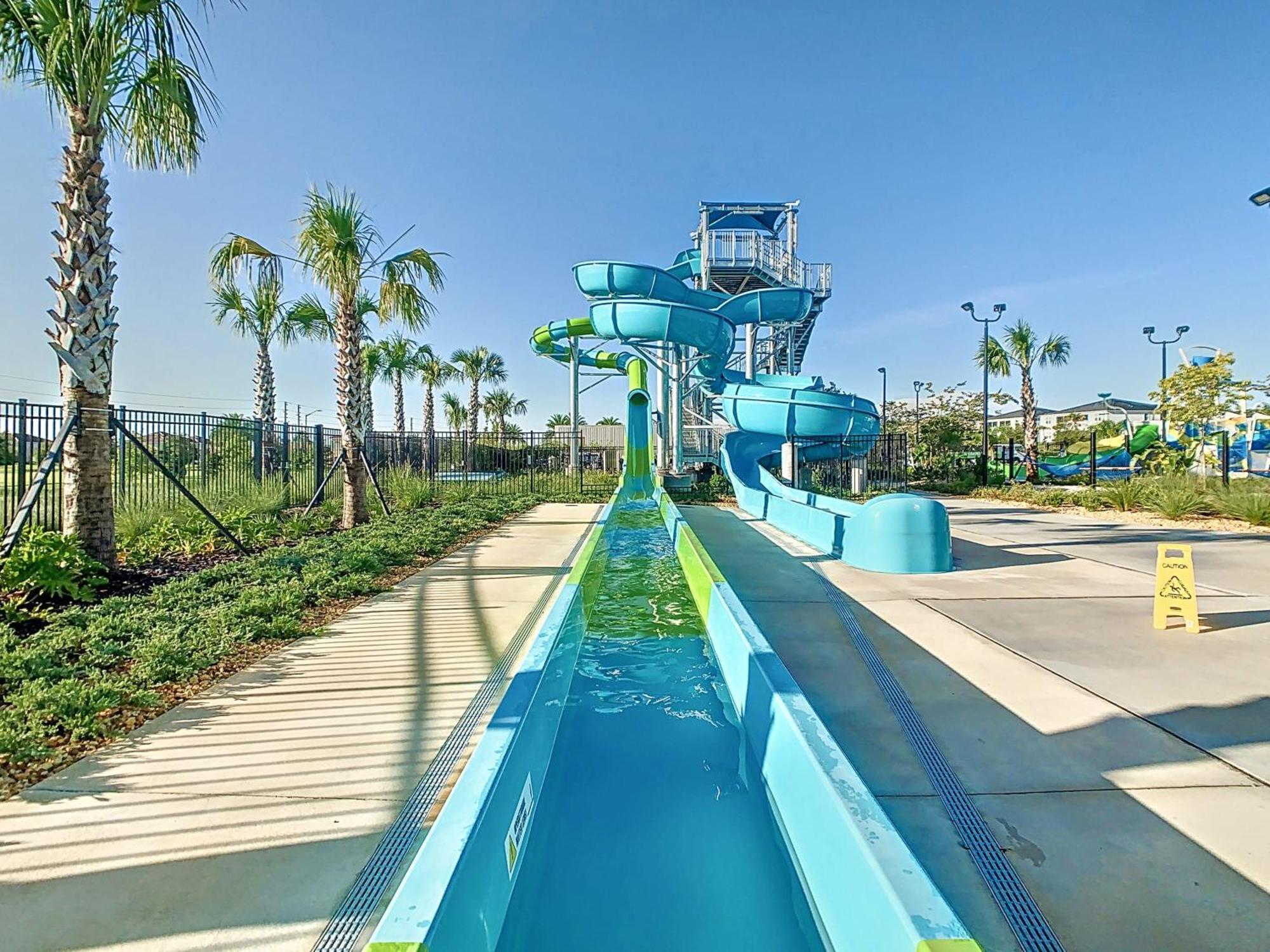 Luxury Thematic 4br With Waterpark & Private Pool Holiday home *