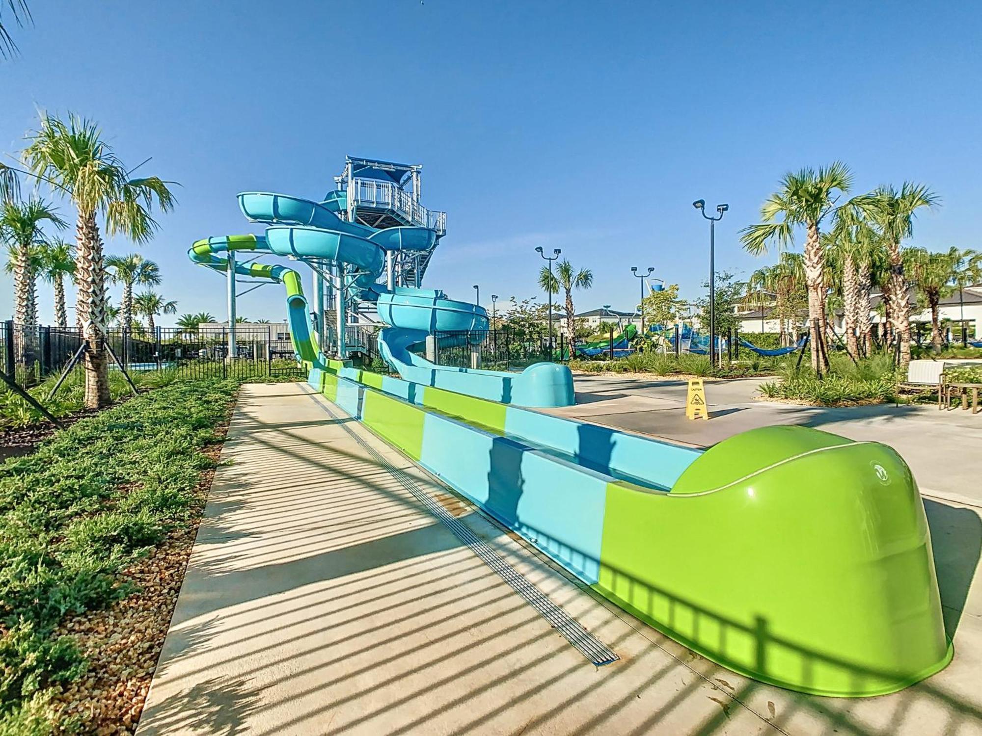 Luxury Thematic 4br With Waterpark & Private Pool Holiday home