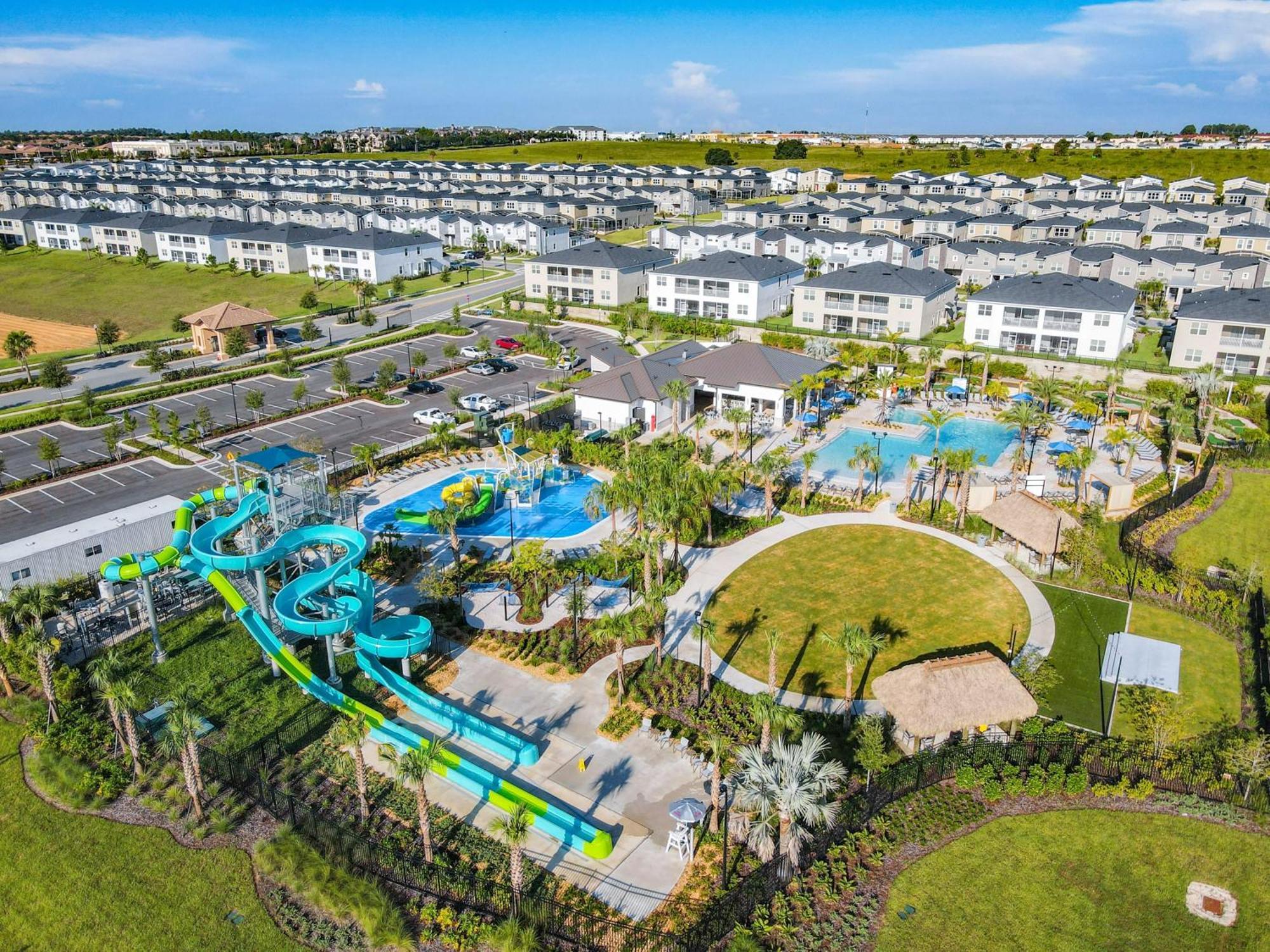 Luxury Thematic 4br With Waterpark & Private Pool Holiday home